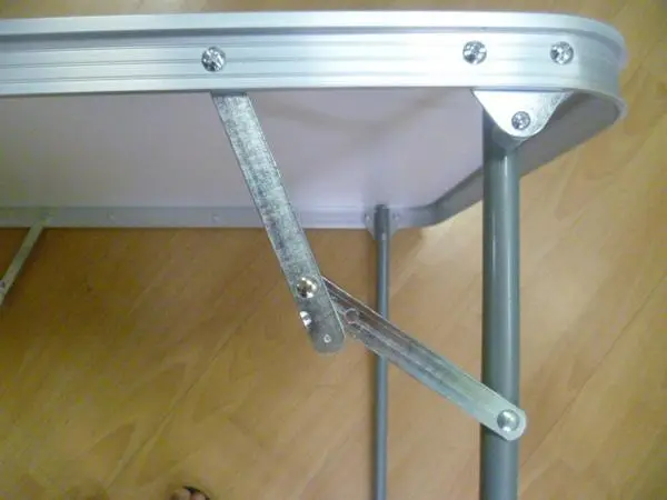 Photo de l’avis officiel: Maxima Table de jardin — risque: Blessures