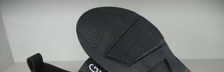 Photo from the official notice: G-Fashion Steel Toes Cap Safety Trainers — injuries risk