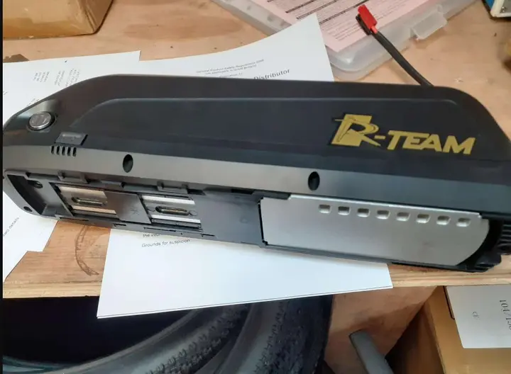 Photo from the official notice: HL R-Team E-Bike Batteries and Chargers — fire & electric shock risk