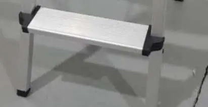 Photo from the official notice: Oypla Step Ladder — injuries risk