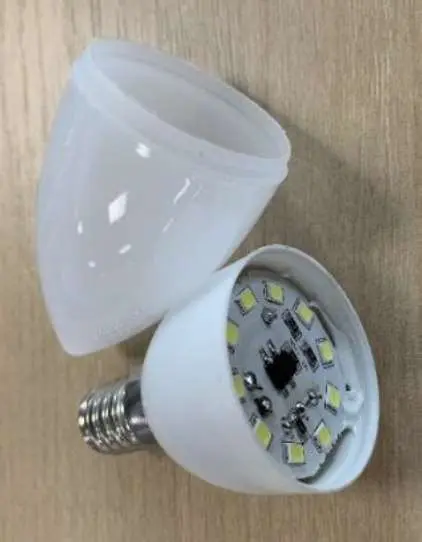Photo from the official notice: Pocketman E14 LED Bulbs Candelabra — electric shock risk