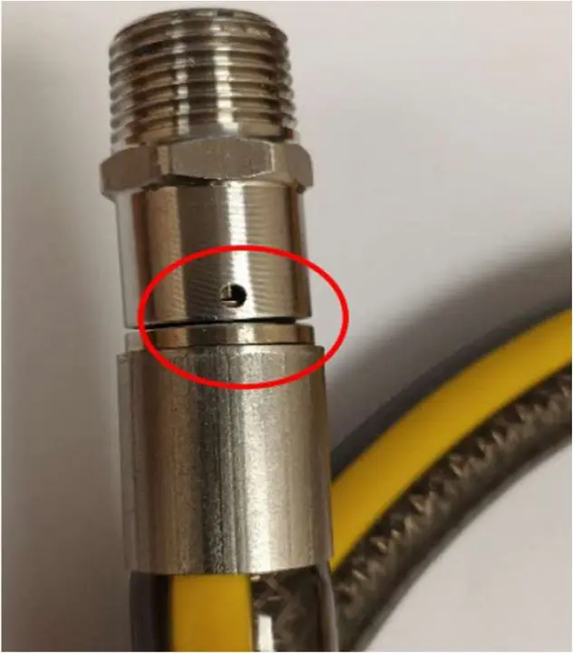 Photo from the official notice: SALVUS Micropoint Gas Cooker Hoses — fire risk