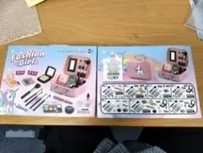 Photo from the official notice: Toy Make-Up Kits — chemical risk