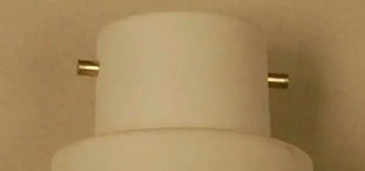 Photo from the official notice: White Bayonet BC B22 To Edison Screw ES E27 Light Bulb Adaptor — electric shock risk