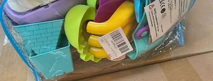 Photo from the official notice: 16 Piece Sand Beach Toy — chemical risk