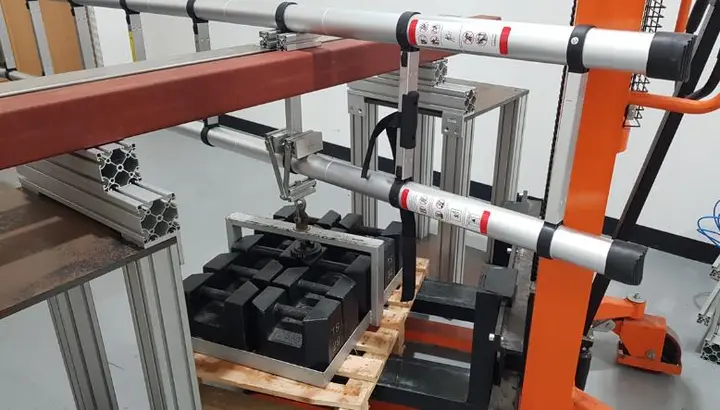 Photo from the official notice: 5M Telescopic Ladder, 5MJ (2401-0158 and 2401-0140) — falls risk