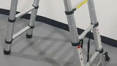 Photo from the official notice: Day Plus Telescopic Ladder 1.9m + 1.9m — injuries risk