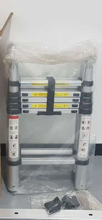 Photo from the official notice: Day Plus Telescopic Ladder 1.9m + 1.9m — injuries risk