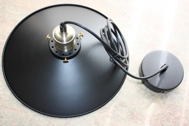 Photo from the official notice: Enuotek Metal Pendant Lamp EN-F001-01 — electric shock risk
