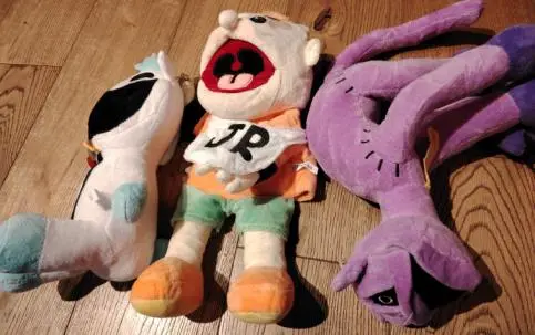 Photo from the official notice: JBL Smiling Critters Plush Toys — choking risk