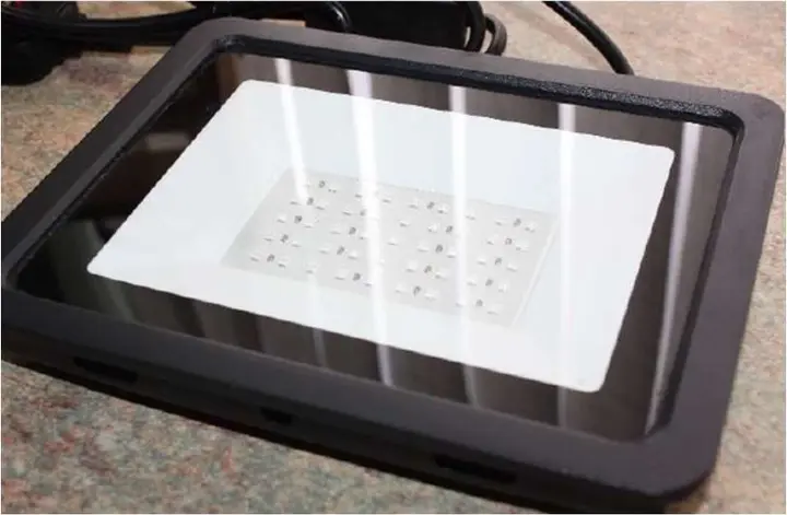 Photo from the official notice: LED Lamp (CHX-FL-A-50W) sold via Amazon — electric shock risk