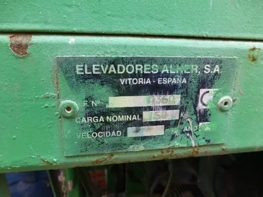Photo from the official notice: Mast Climbing Work Platforms — falls risk