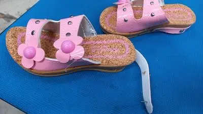 Photo from the official notice: Polinda Menekse Children’s Shoes and Children’s Pink Sandals Nadia — choking risk