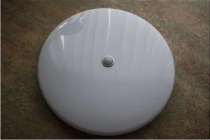 Photo from the official notice: Qyajia Sensor Ceiling Light — electric shock risk
