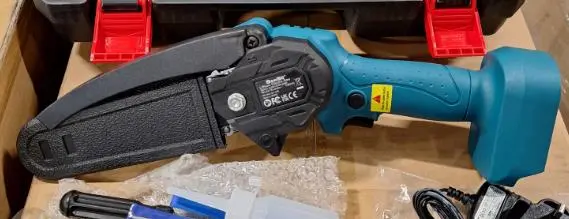 Photo from the official notice: Seesil Cordless Mini Chainsaw — fire risk