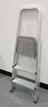 Photo from the official notice: Stepit Professional Step Ladder - 3 Step — falls risk