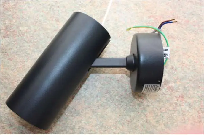 Photo from the official notice: Surface Mounted Spotlight MS049 — electric shock risk