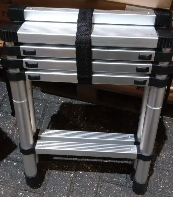 Photo from the official notice: Telescopic Step Ladder, 1.4M + 1.7M (2401-0159 and 2401-0148) — falls risk