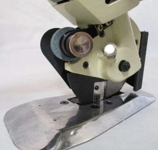 Photo from the official notice: Vevor Fabric Cutter RS-100A — electric shock risk