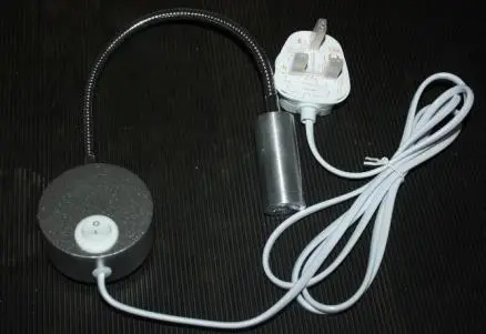 Photo from the official notice: Youngine 3W LED Reading Light sold via Amazon — fire risk