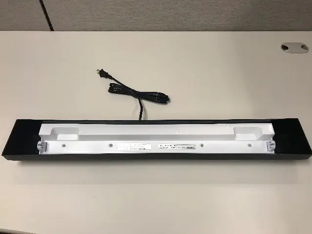 Bottom side of 30 inch reptile strip light fixture