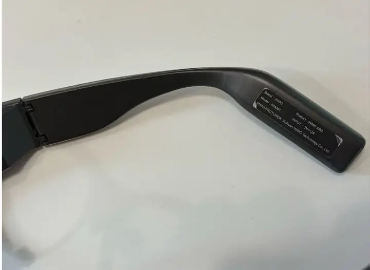 Label Located on the Inner Side of the Right Leg with Product "INMO AIR3"