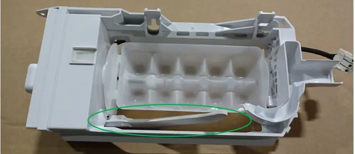 Ice maker ice level detector arm