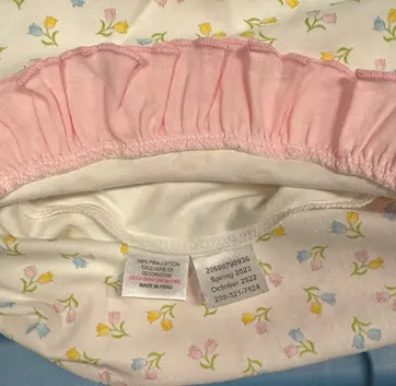 "October 2022" or "October 2023" are printed on a sewn-in seam label