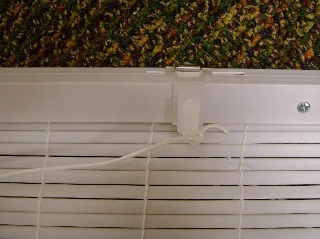 Roll-Up Blind with Release Clip