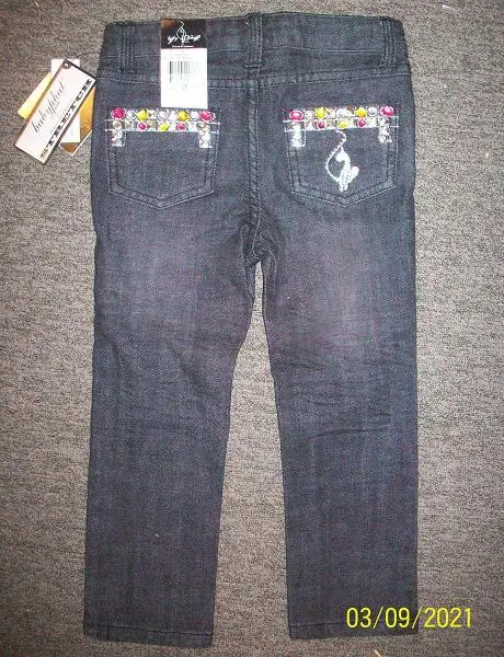 Photo from the official notice: Girls' Jeans for Toddlers Recalled by Parigi Due to Choking Hazard