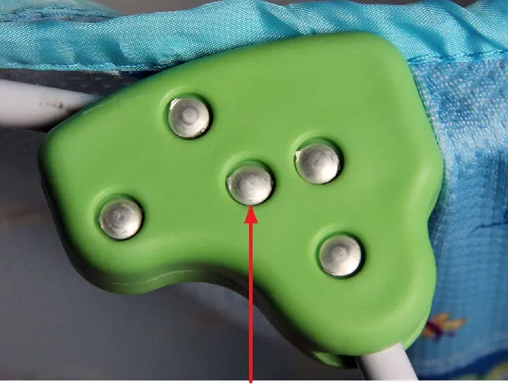 Side hinges have five rivets