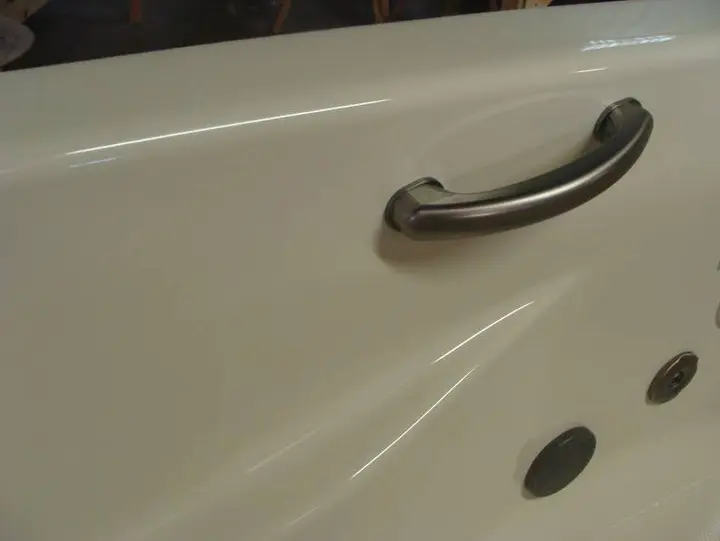 Photo from the official notice: Mansfield Plumbing Products Recalls Bathtubs, Whirlpools and Air Massage Bathtubs Due to Fall Hazard