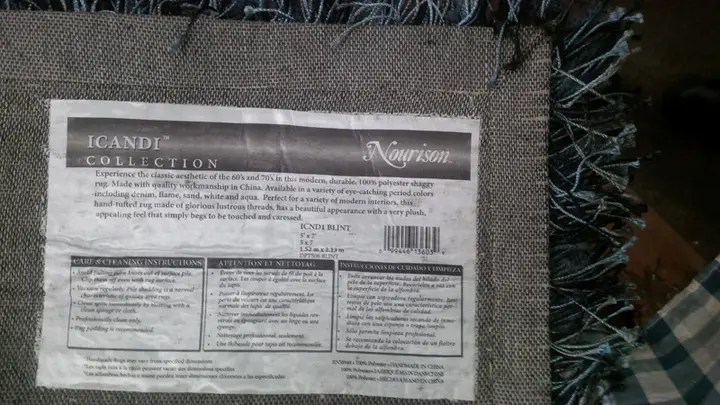 Label affixed to the back of the rug