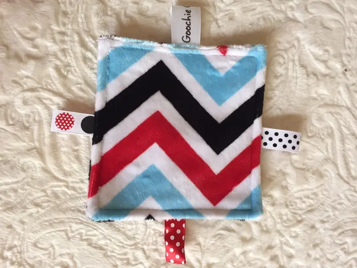 Colored Zig-Zag Pattern Sensory Grab Garbs Blanket