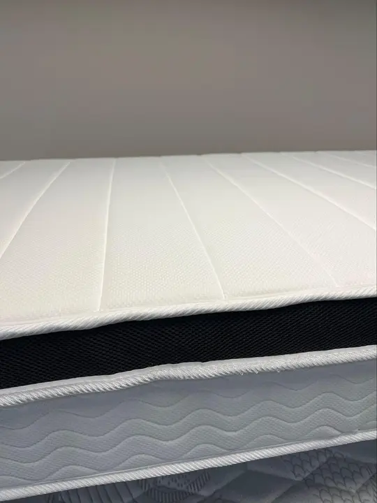 Close-up of fabric patterns on side and top of the mattress