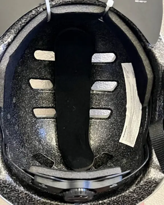 Location of warning label with Item No. AGE2515STH-SIL printed on top right corner