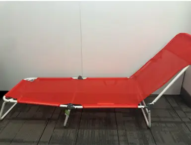 Recalled beach lounger - red