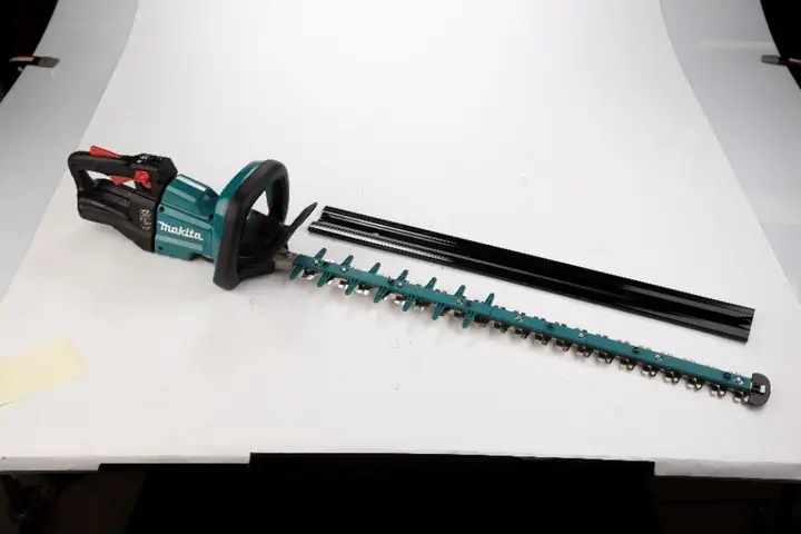 Hedge trimmer with teal guard NOT subject to recall