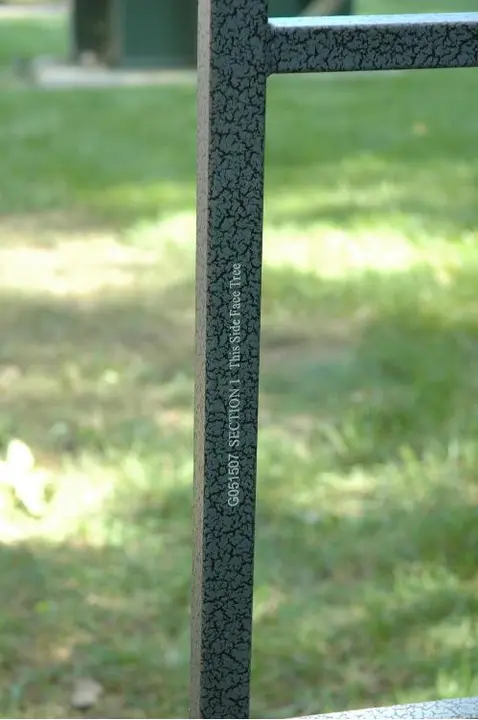 Vertical Rail with Batch Number