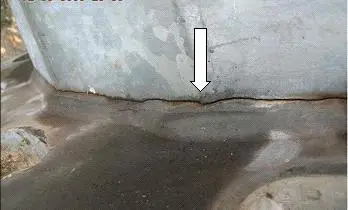 Close-up – crack near weld that joins the pole to its base plate