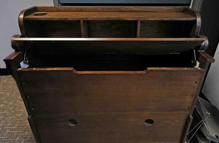 Storage bin detail