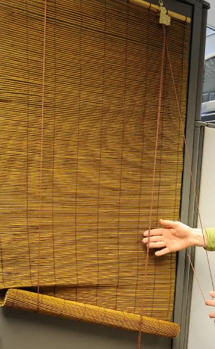 Picture of Recalled Roll-up Shade showing cord